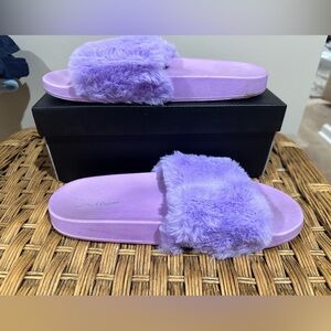 Trillium purple slippers from Zumiez with box